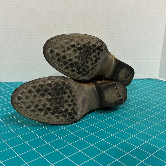 Circle G by Coral Distressed Tan Cutout Shortie Boot - Picture 10 of 12